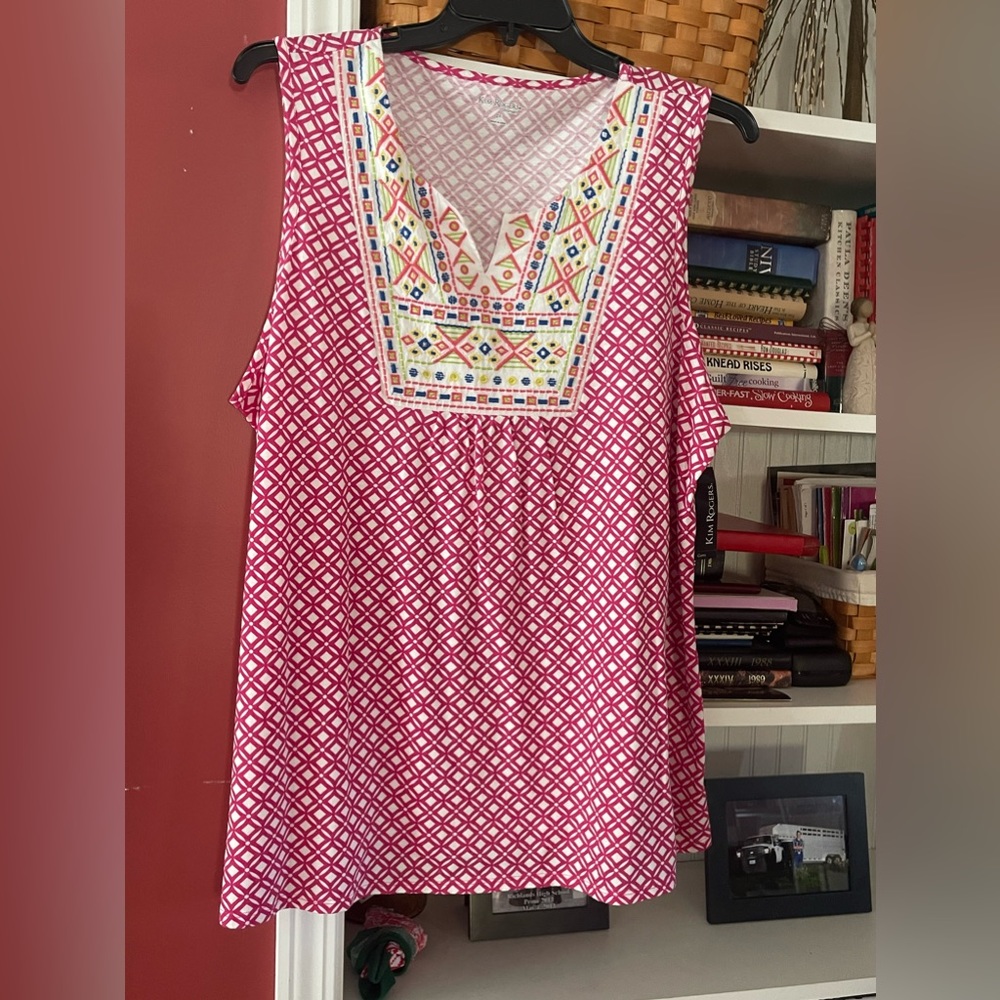 NWT Kim Rogers sleeveless top with beautifully detailed yoke.